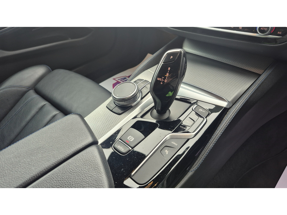 2018 BMW 5 Series - image 18