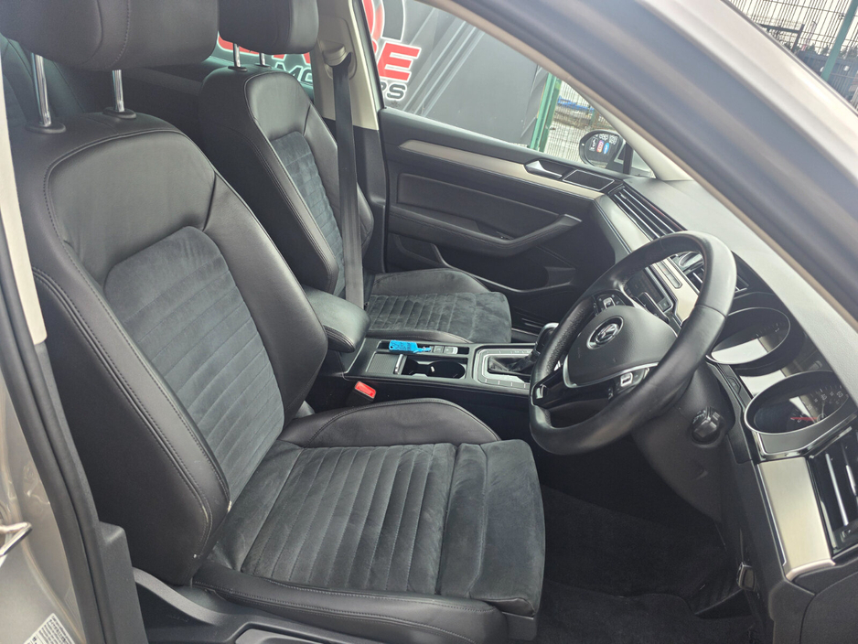 2015 Volkswagen Passat - image 8