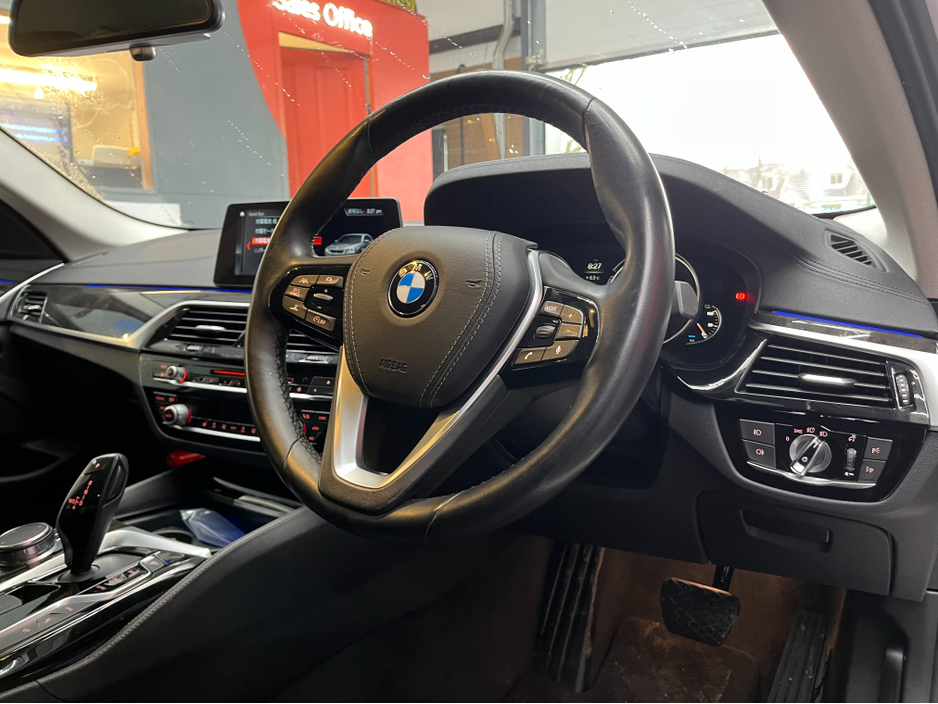 2017 BMW 5 Series ONLY €20950! 2017 BMW 530E LUXURY PERFORMANCE 2.0 AUTOMATIC / CRUISE CONTROL / 360° PARKING CAMERA / ELECTRIC MEMORY & HEATED SEATS / AMBIENT LIGHTS / HEATED REAR SEATS €20,950