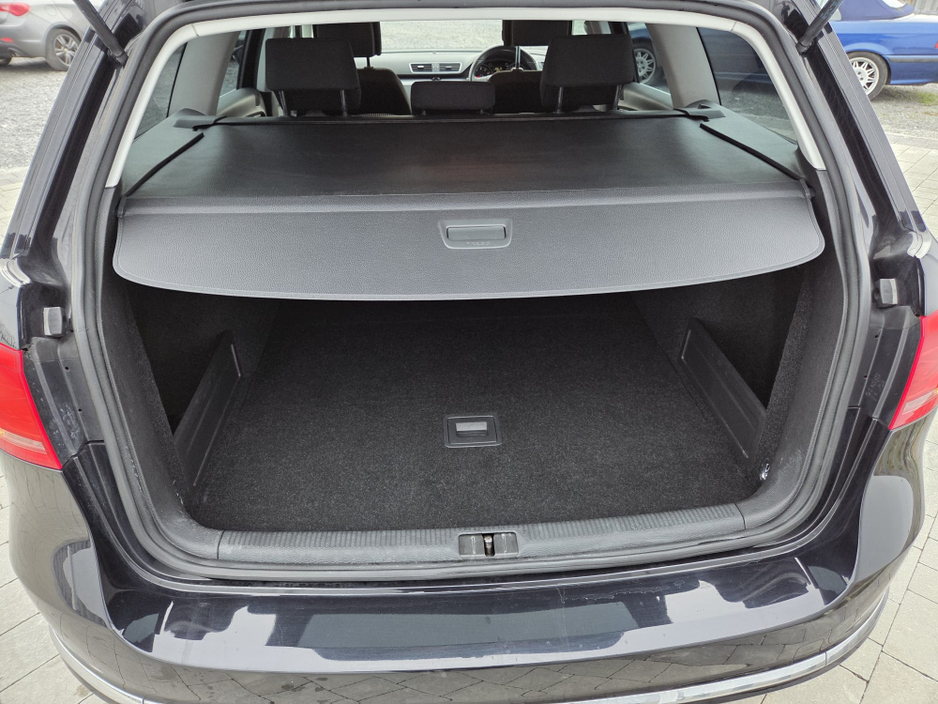 2013 Volkswagen Passat - image 10