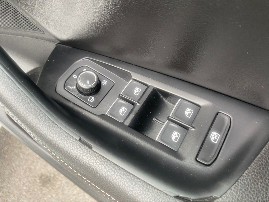 2017 Volkswagen Passat R-LINE PASSAT 2.0 TSI 2017 €19,995