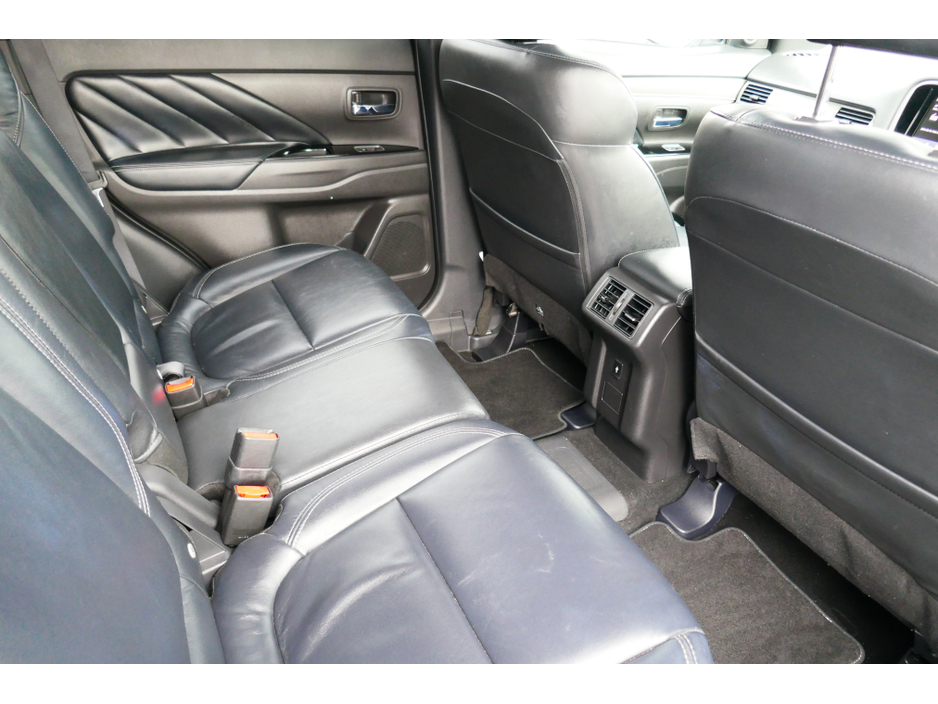 2020 Mitsubishi Outlander 2.4 DYNAMICS PHEV 221 €23,500