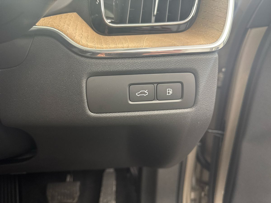2026 Volvo XC60 - image 23