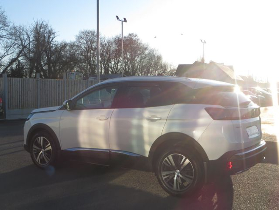 2021 Peugeot 3008 - image 5
