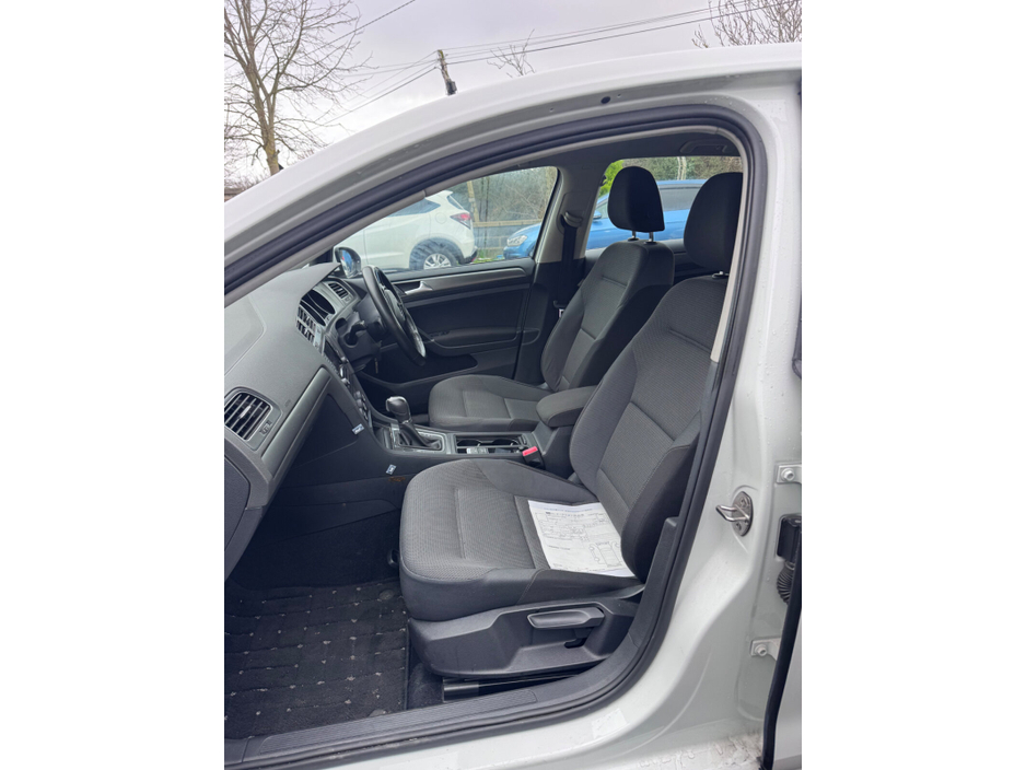 2013 Volkswagen Golf - image 8