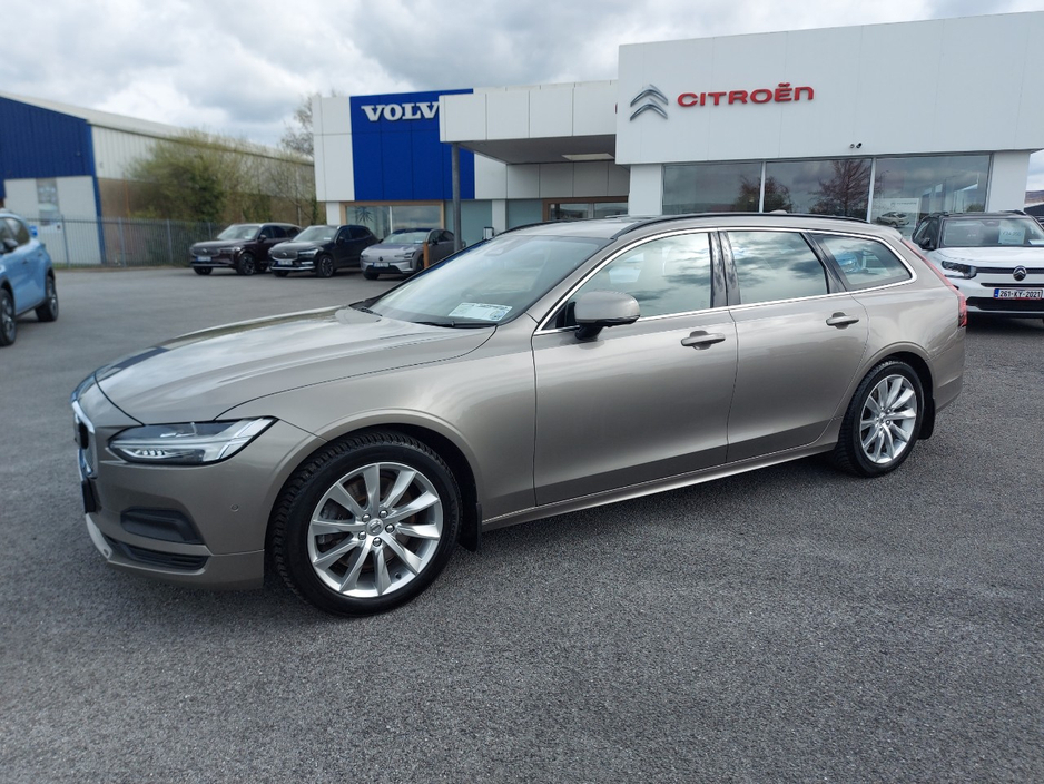2021 Volvo V90 - image 11