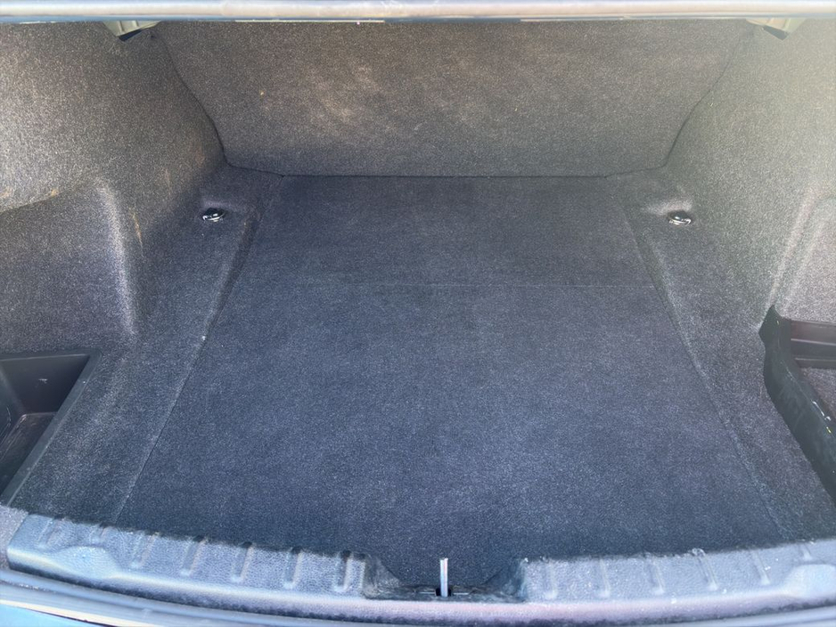 2017 BMW 3 Series - image 16