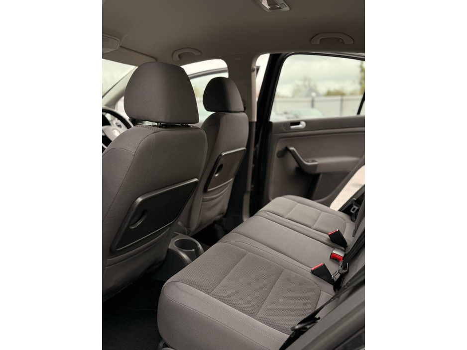 2006 Volkswagen Golf - image 25