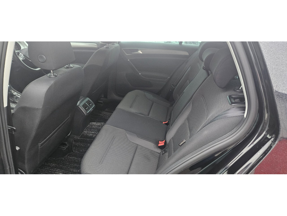 2017 Volkswagen Golf - image 27