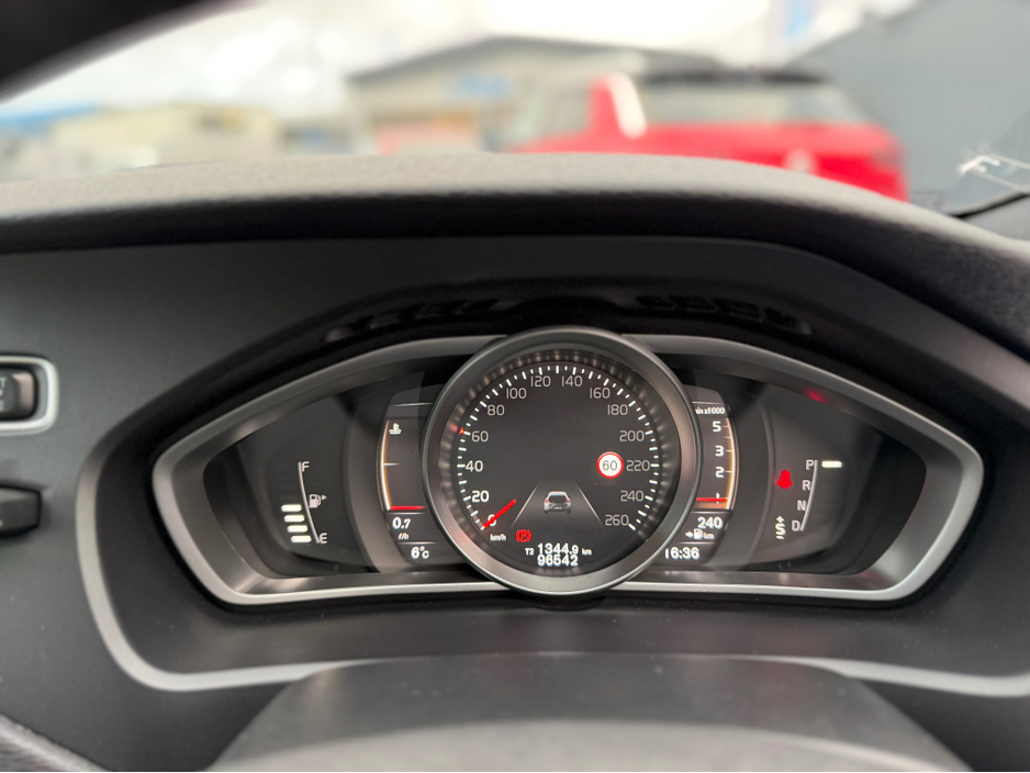 2018 Volvo V40 ** DEPOSIT TAKEN ** CROSS COUNTRY 4WD - 2.0L DIESEL - AUTO - 12M WARRANTY - CAR: 1733 €19,950