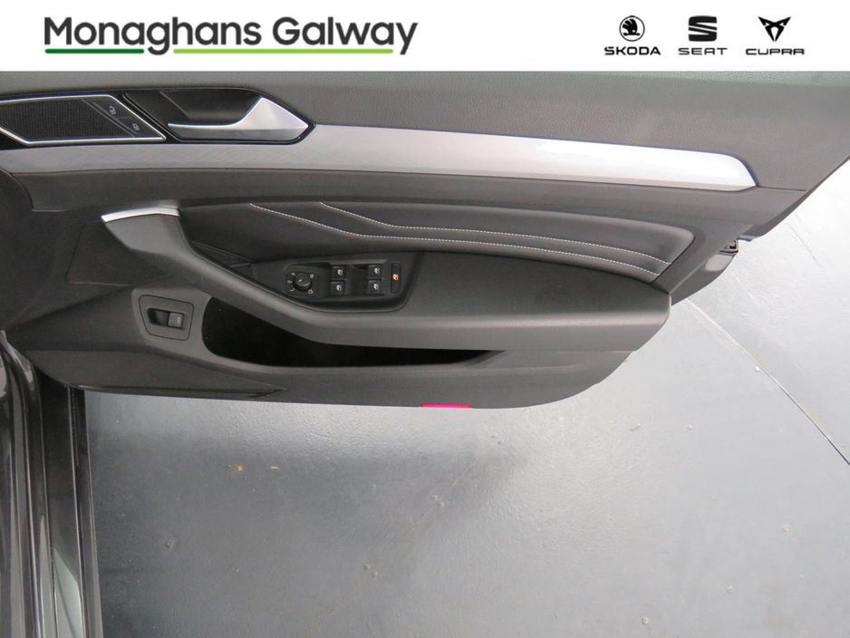 2020 Volkswagen Passat - image 21