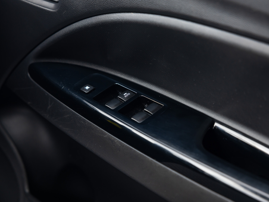 2018 Mitsubishi Space Star - image 18