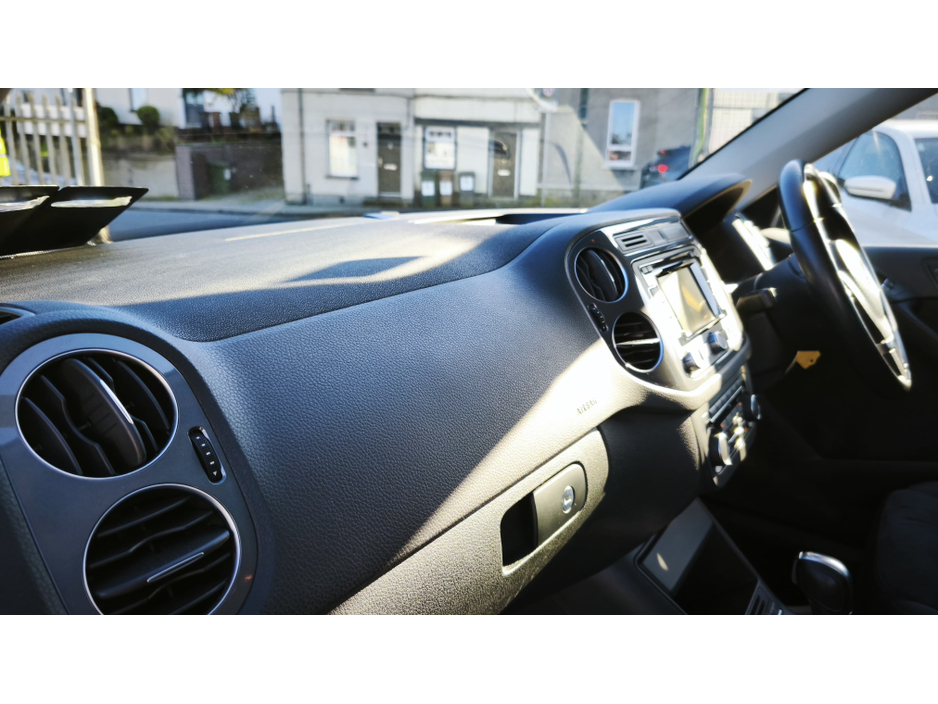 2015 Volkswagen Tiguan - image 18