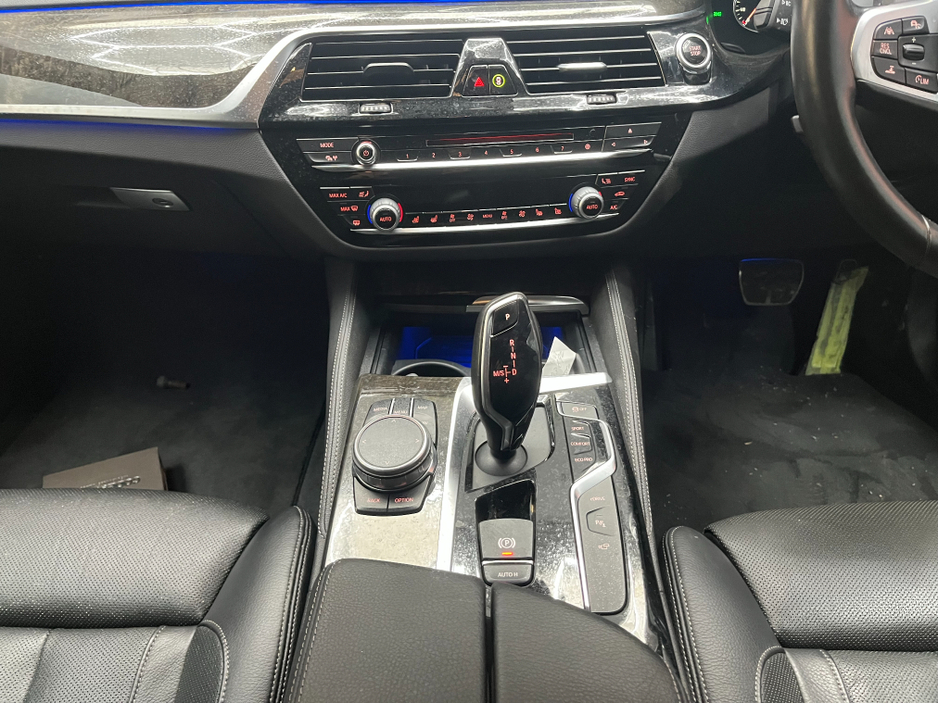 2017 BMW 5 Series - image 22