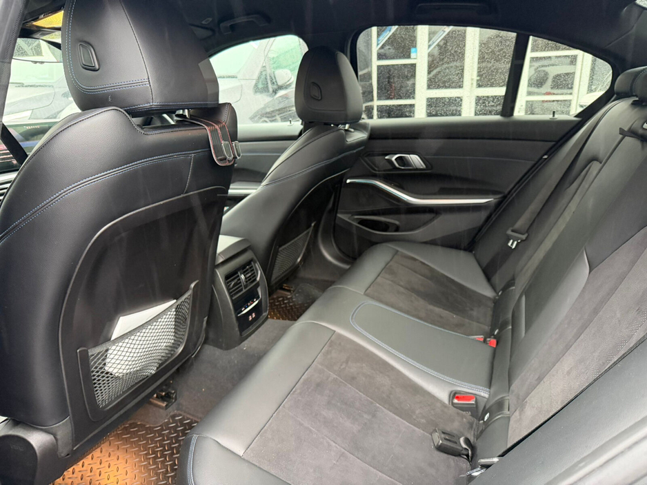 2023 BMW 3 Series - image 20