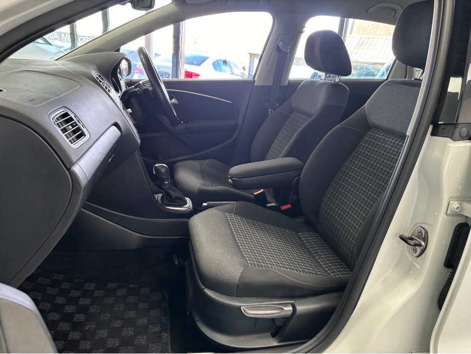 2016 Volkswagen Polo - image 14