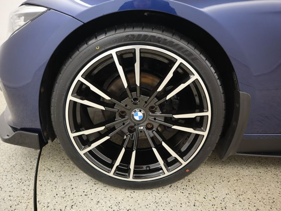 2017 BMW 3 Series - image 19