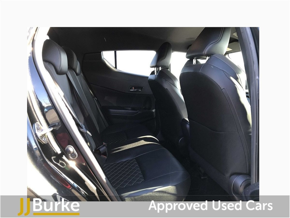 2023 Toyota C-HR - image 10