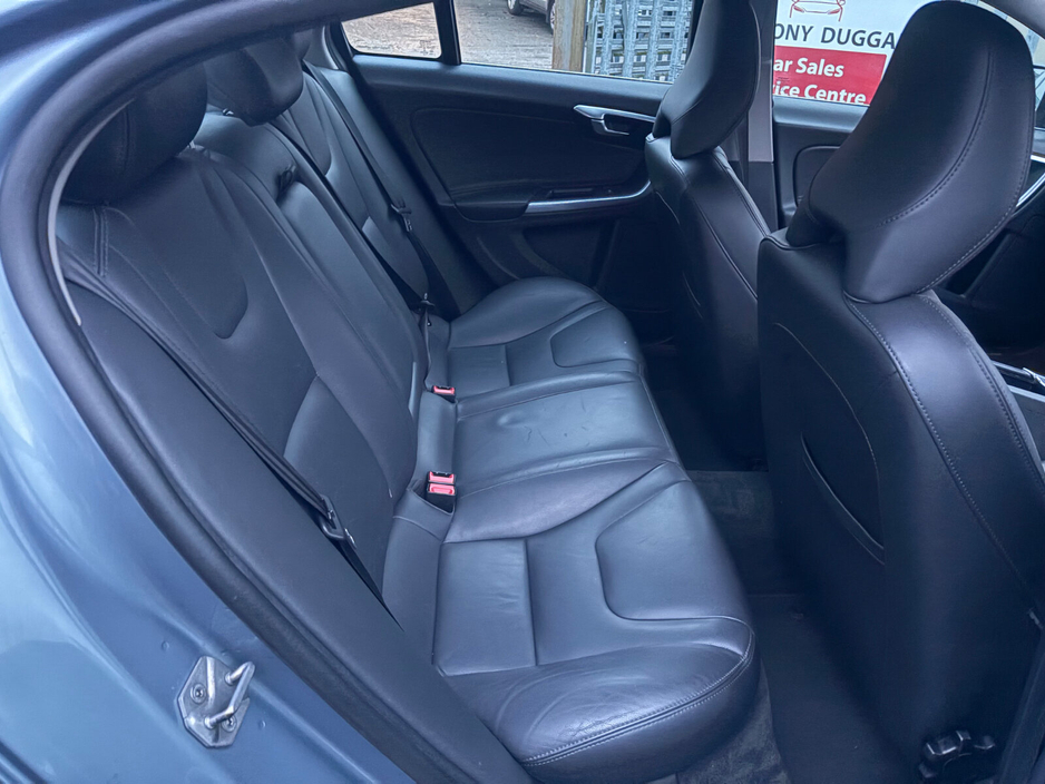 2017 Volvo S60 - image 10