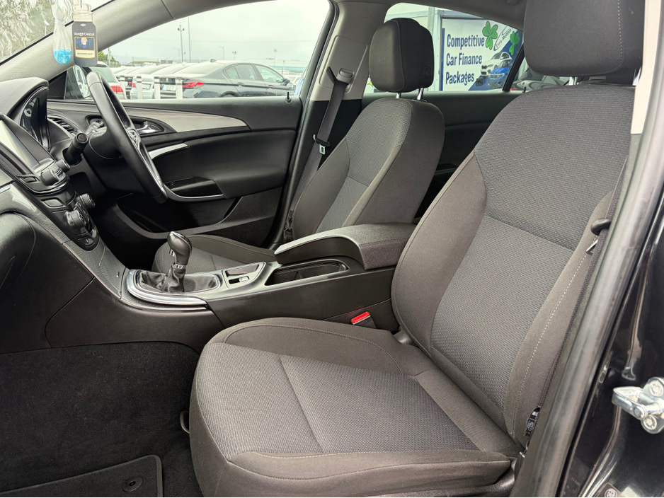 2017 Opel Insignia - image 8