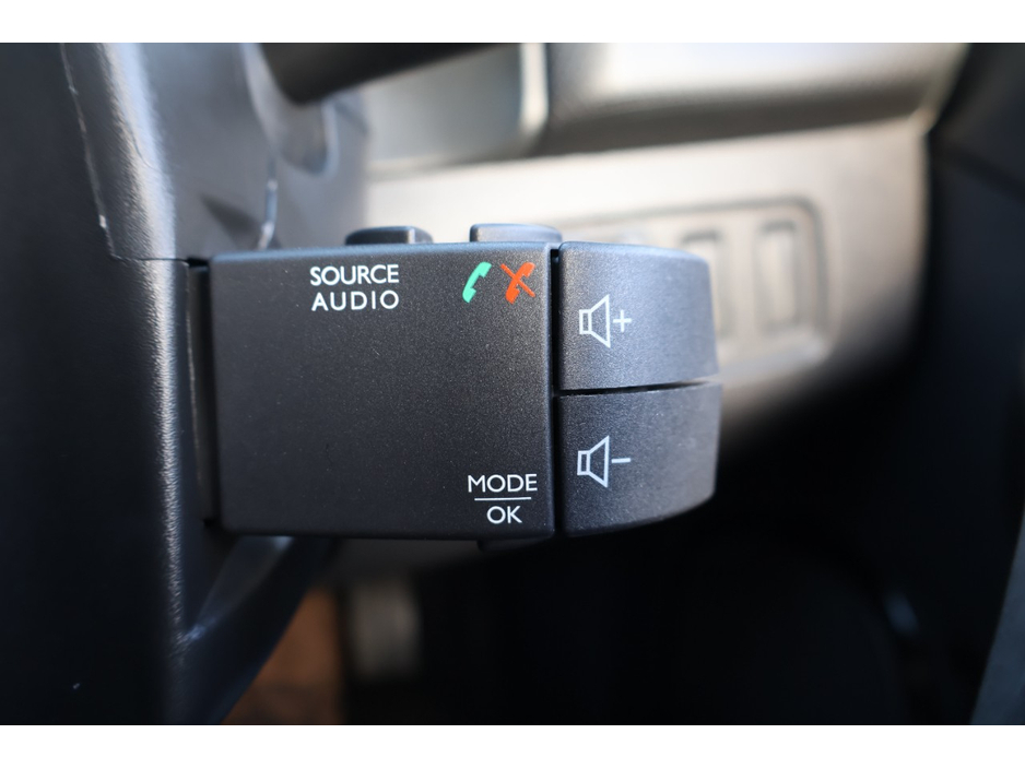 2017 Renault Clio - image 20