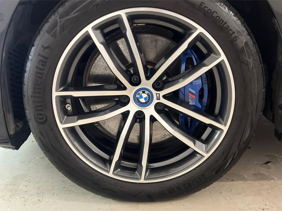 2021 BMW 5 Series - image 14