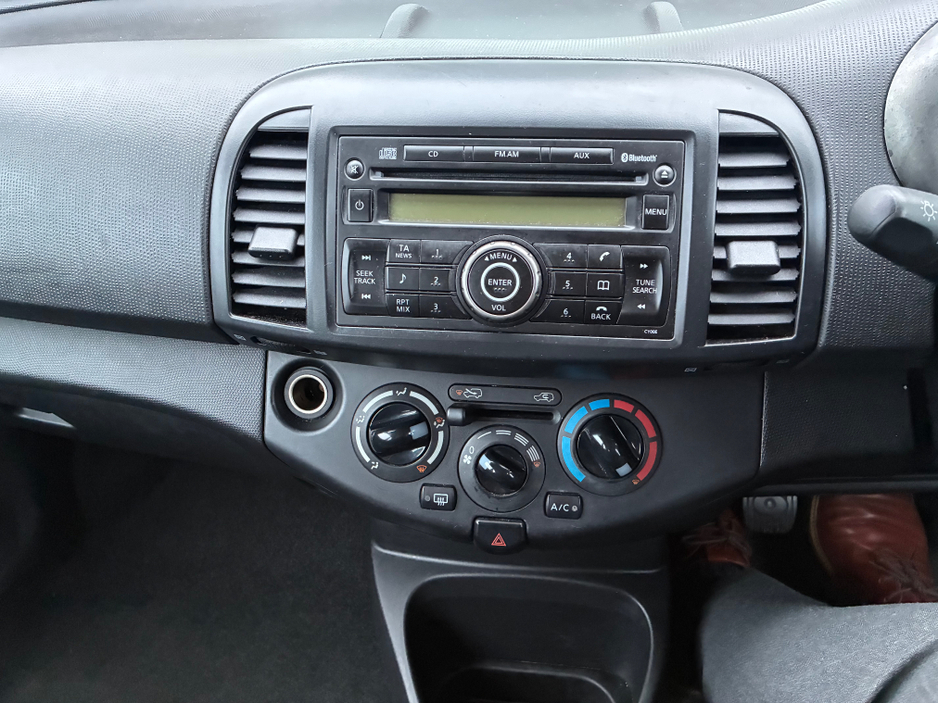 2010 Nissan Micra - image 14