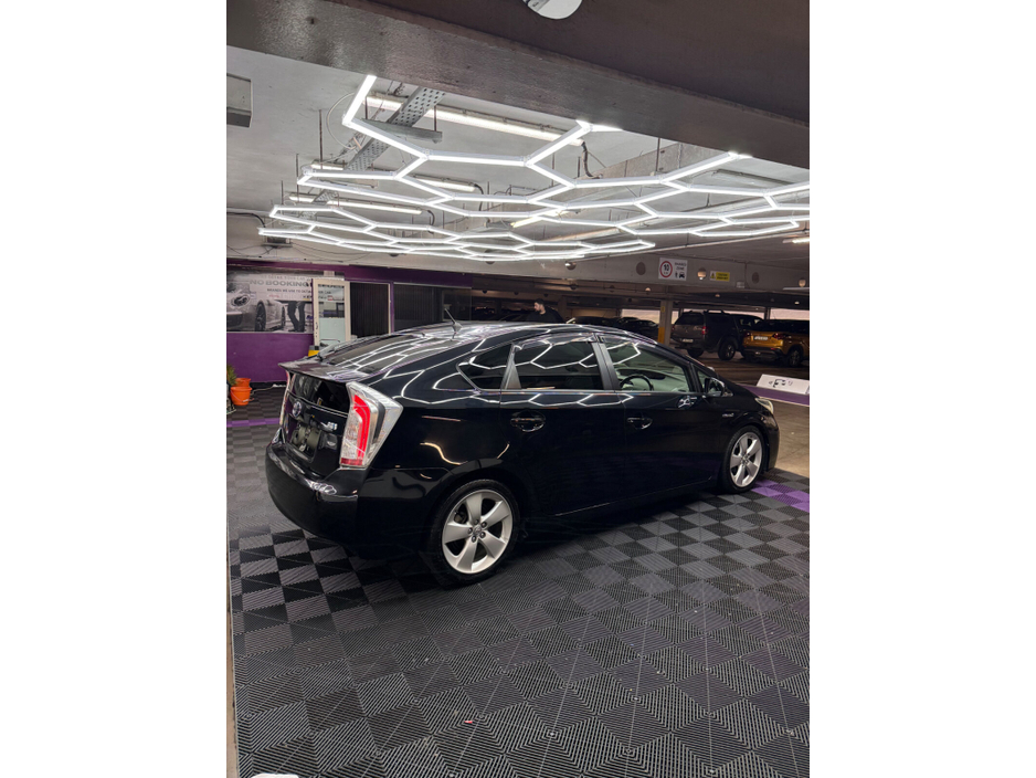 2012 Toyota Prius - image 4