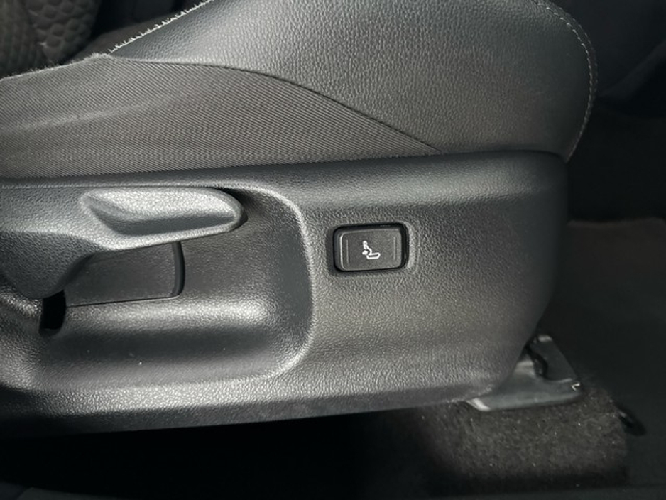 2023 Toyota C-HR Sport Hybrid €29,950