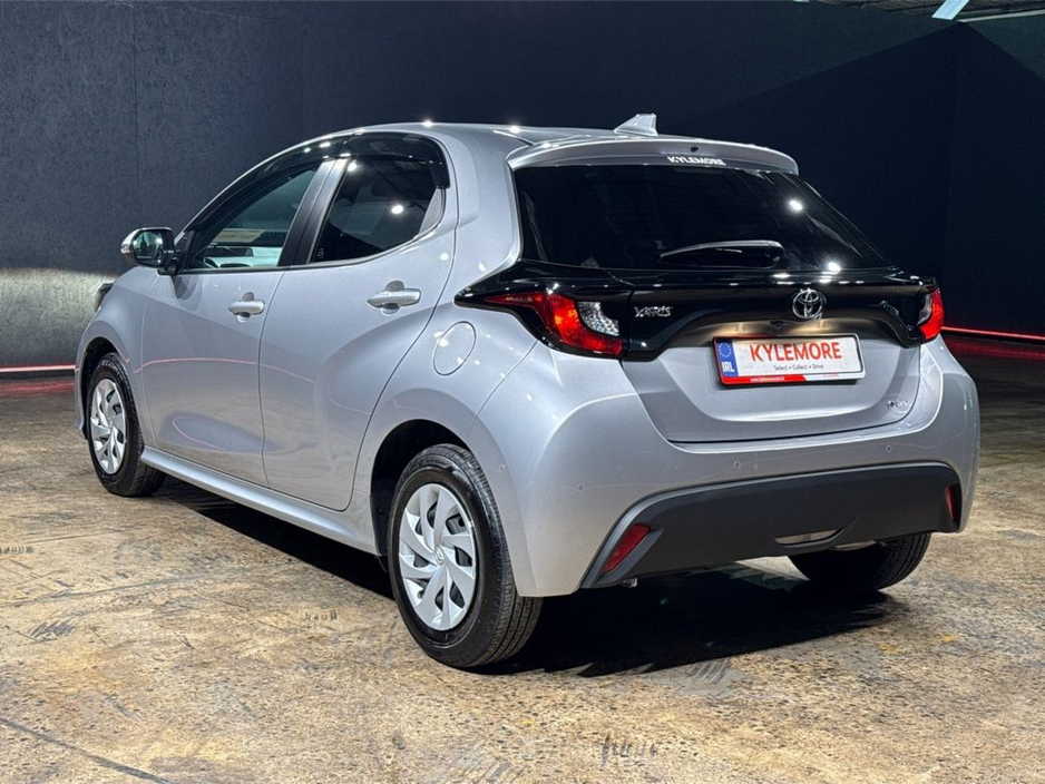 2024 Toyota Yaris - image 5