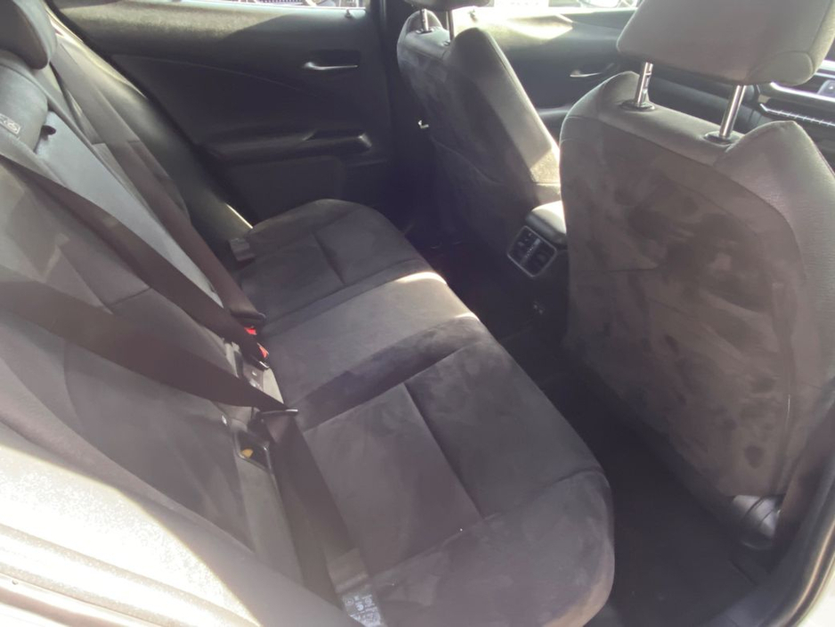 2020 Lexus UX 250 H - image 13