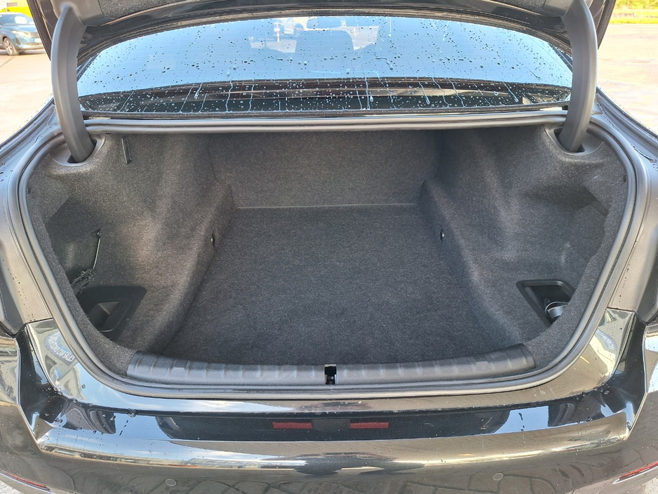 2023 BMW 5 Series - image 12