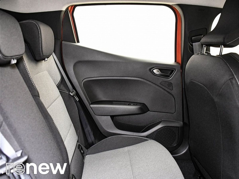 2025 Renault Clio - image 13