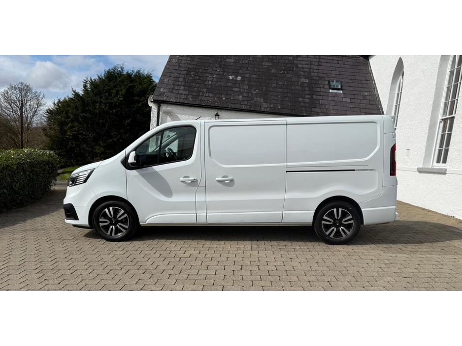 2024 Renault Trafic - image 5