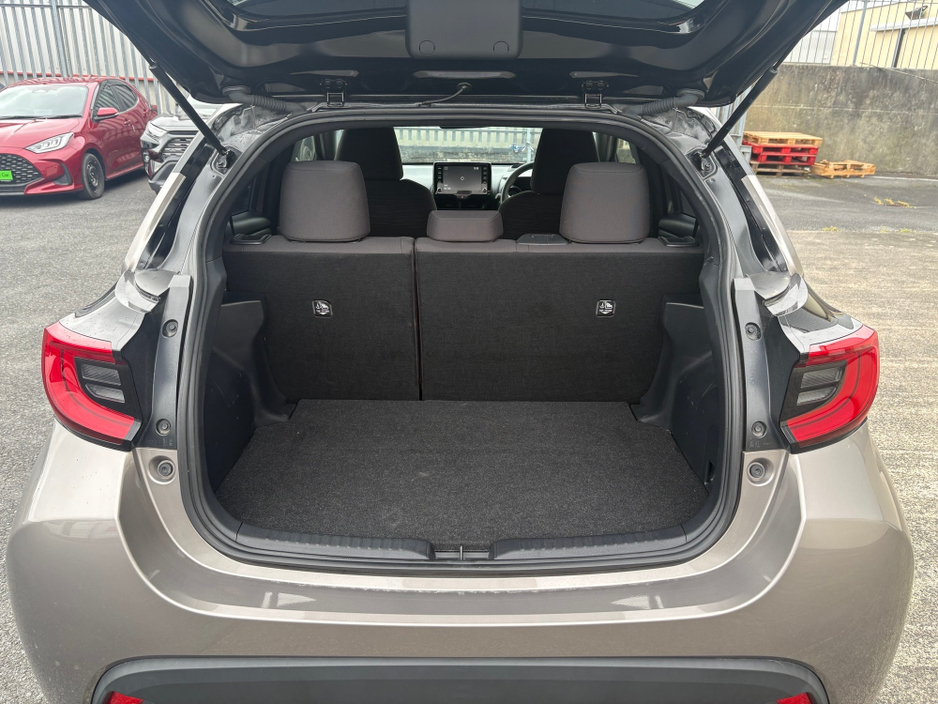 2020 Toyota Yaris - image 9