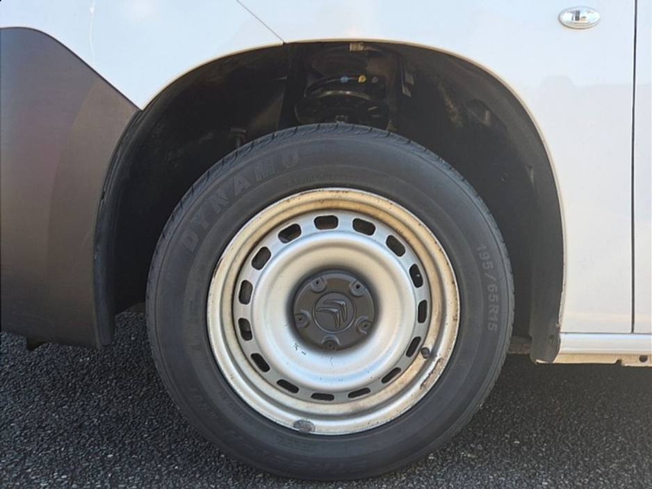 2023 Citroen Berlingo - image 10