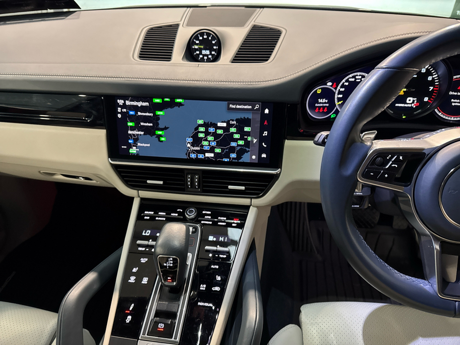 2022 Porsche Cayenne - image 19