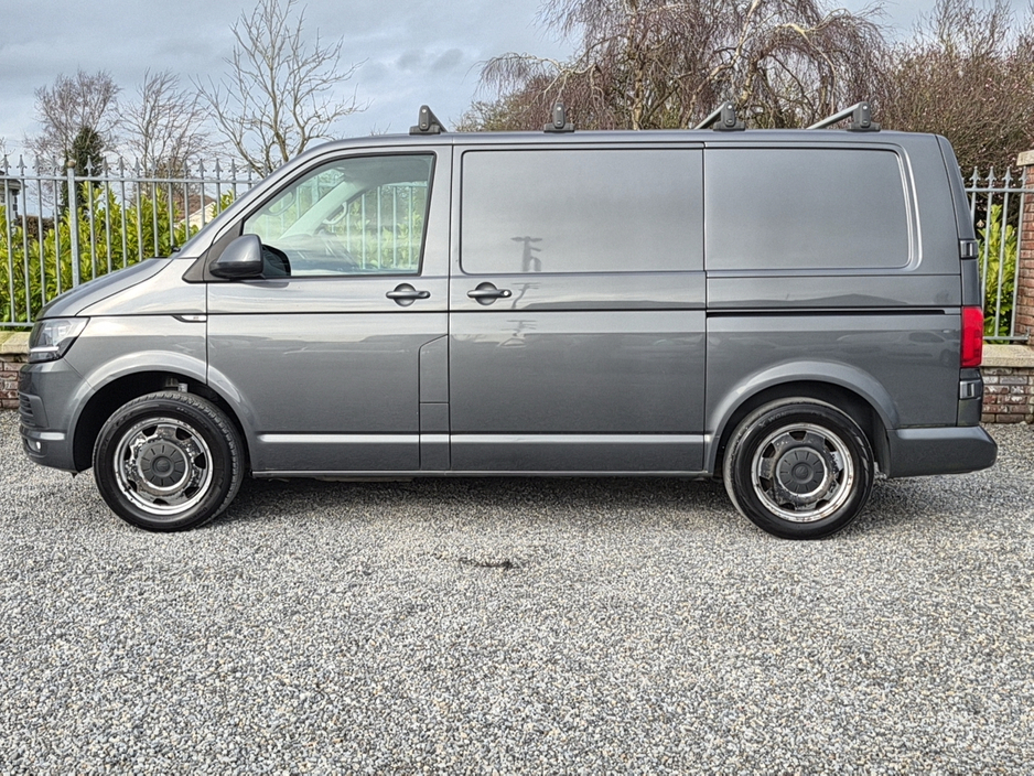 2017 Volkswagen Transporter - image 4