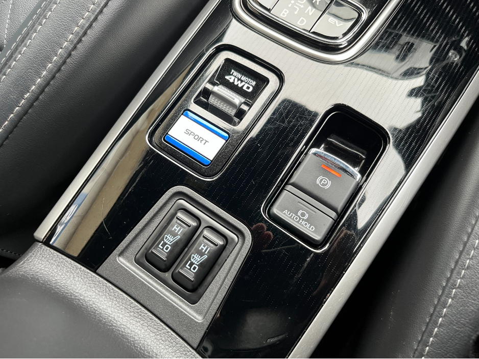 2021 Mitsubishi Outlander - image 17