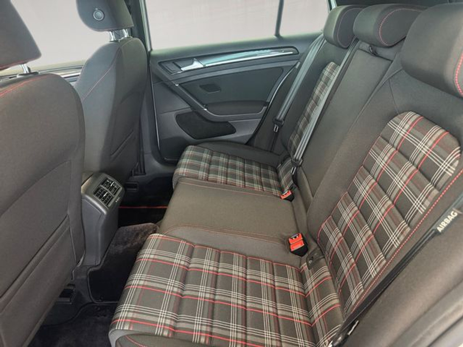 2017 Volkswagen Golf - image 16