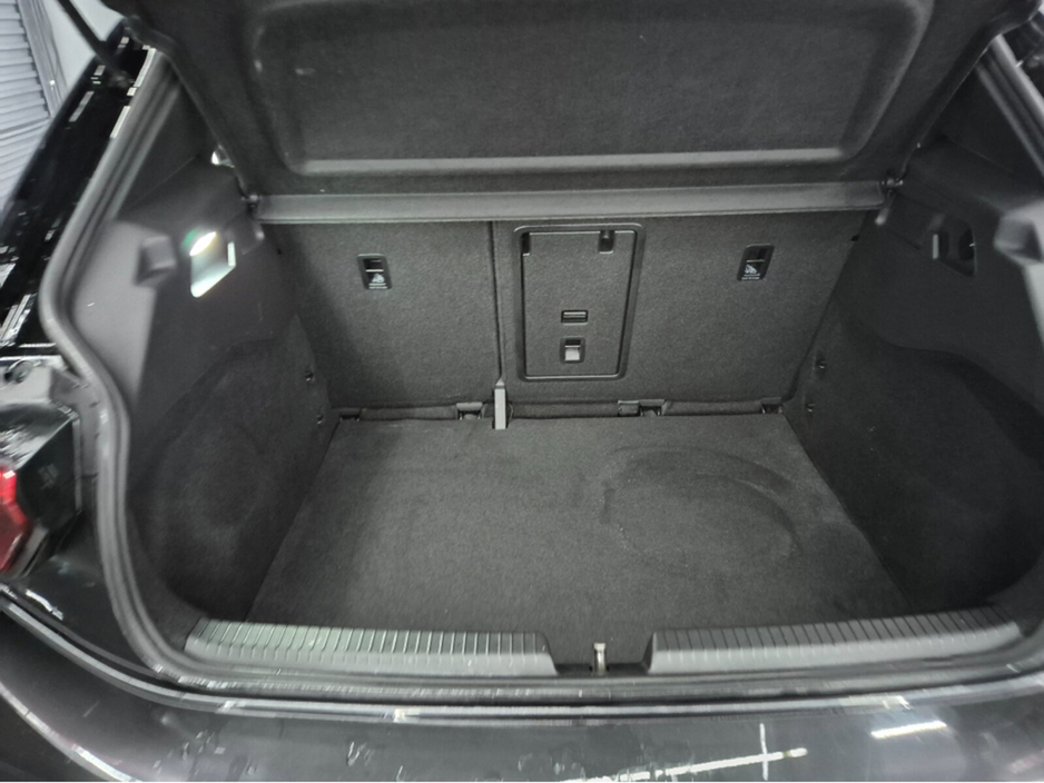 2022 Volkswagen ID.3 - image 21