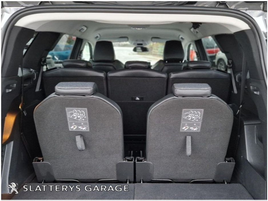 2022 Peugeot 5008 - image 13