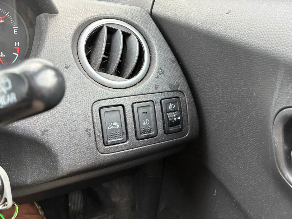 2007 Suzuki Swift - image 14