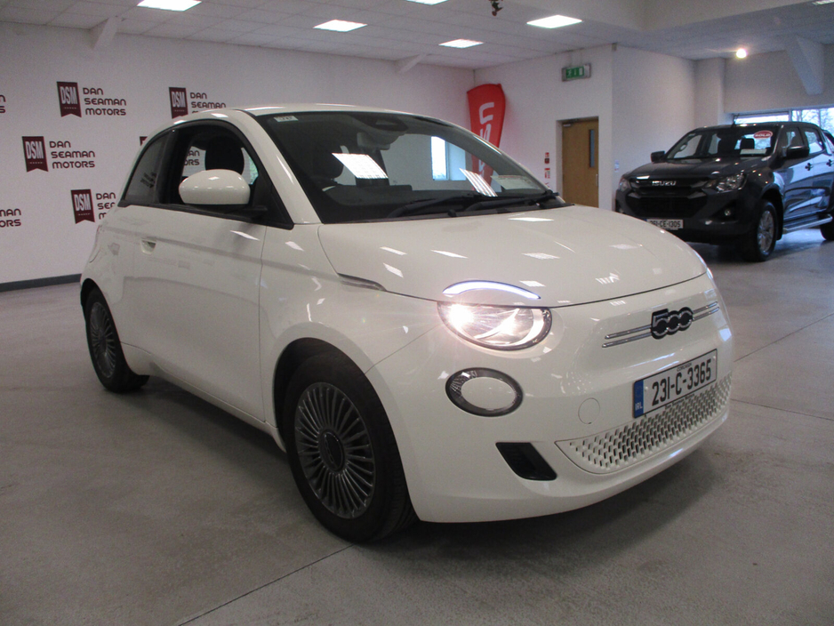 2023 Fiat 500 - image 2