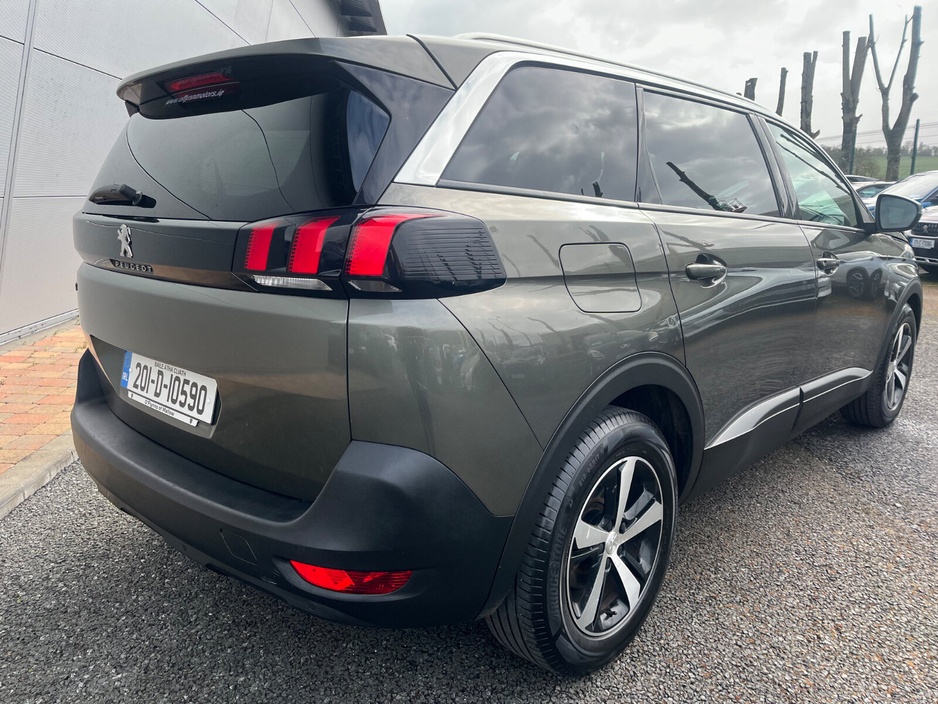 2020 Peugeot 5008 - image 3