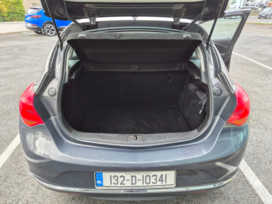 2013 Opel Astra - image 6