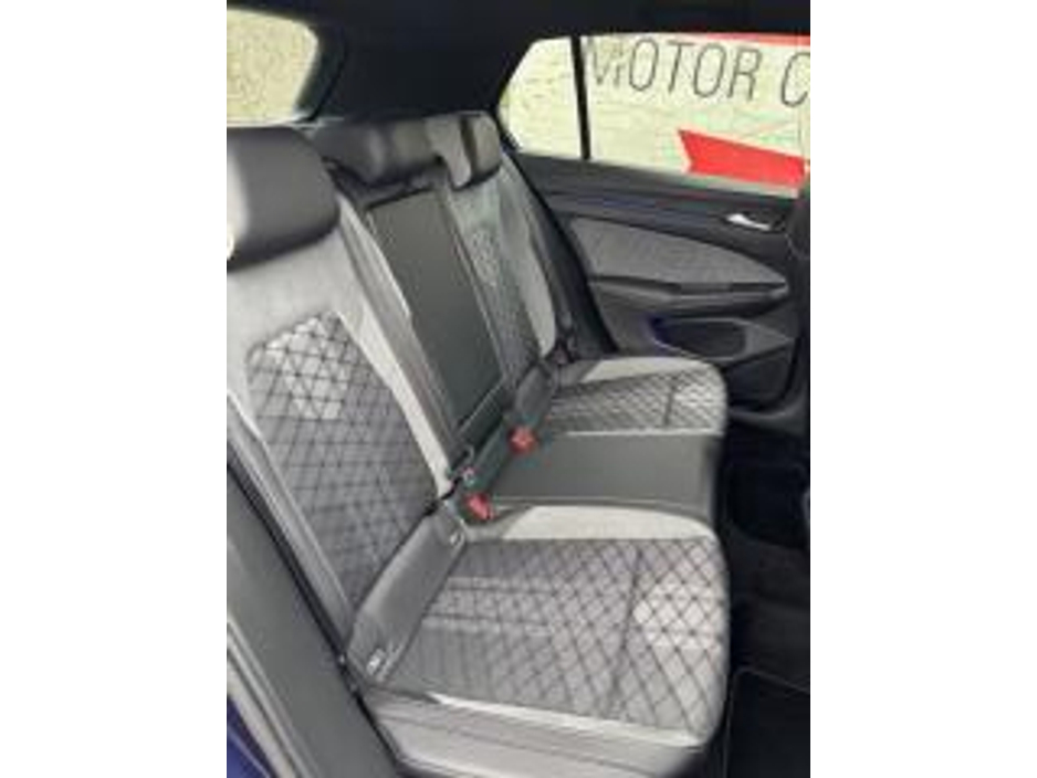 2022 Volkswagen Golf - image 9