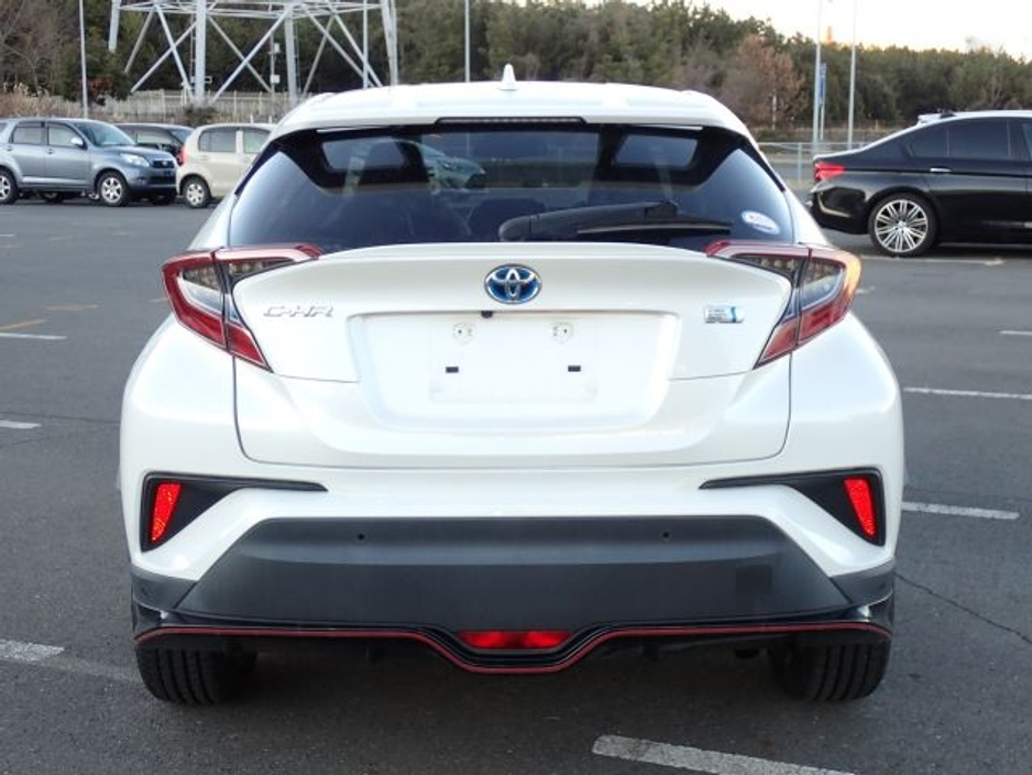 2019 Toyota C-HR - image 5