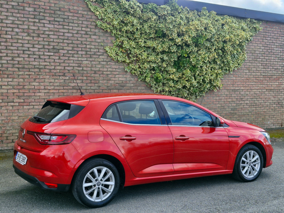 2019 Renault Megane - image 20