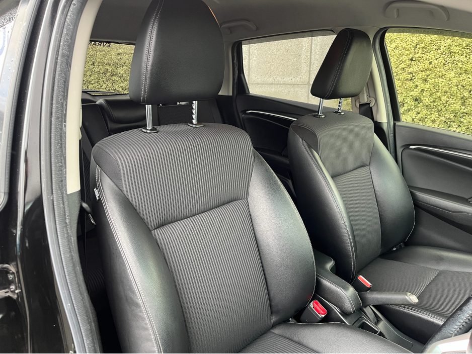 2018 Honda Fit AUTOMATIC HYBRID 1.5 PETROL //HALF LEATHER SEATS//REVERSE CAMERA//KEYLESS ENTRY//ADAPTIVE CRUISE CONTROL// €13,950